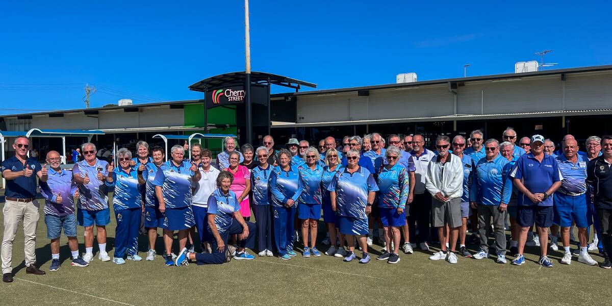 Bowls NSW CEO Tim Rowe (left) with members of Cherry Street Sports. Picture supplied.