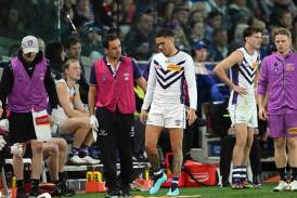 A hamstring injury is set to rule Fremantle's Michael Walters (c) out for up to a month. (James Ross/AAP PHOTOS)